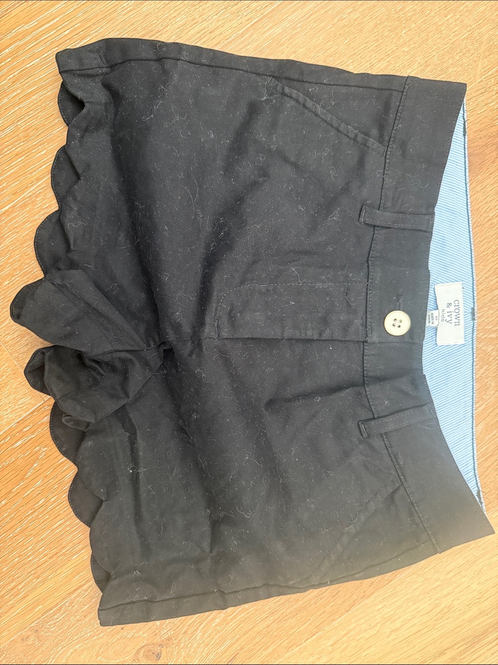 Crown & Ivy Size 10 Kids Black Scalloped-Hem High-Waist Shorts